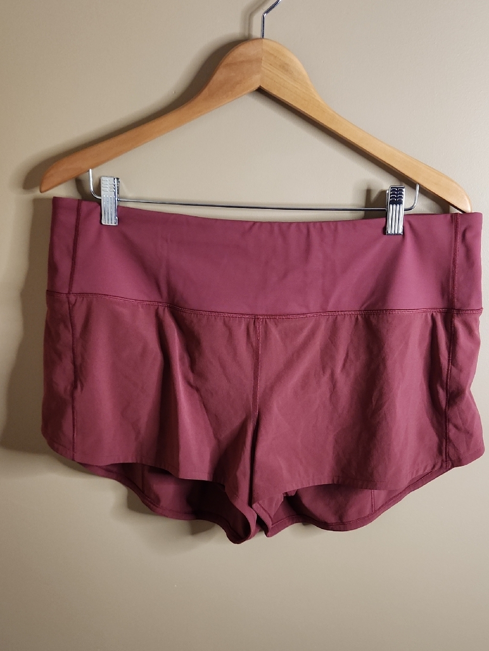 Lululemon Speed Up High-Rise Lined Short 2.5" in Mulled Wine(?). Sz 14 #W7BEXS